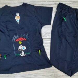 Promocion Uniforme Azul Noche Cuello V Bordado Snoopy Lotus Lycra Lafayette