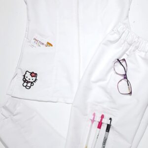 Promoción Uniforme Blanco Cuello Redondo Cremallera Bolsillo Hello Kitty Jogger Cosmos Lafayette